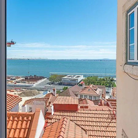 Alfama Riverlight Apartment *