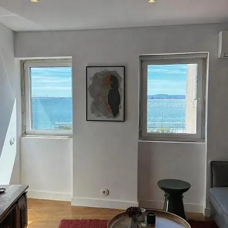 Alfama Riverlight Apartment